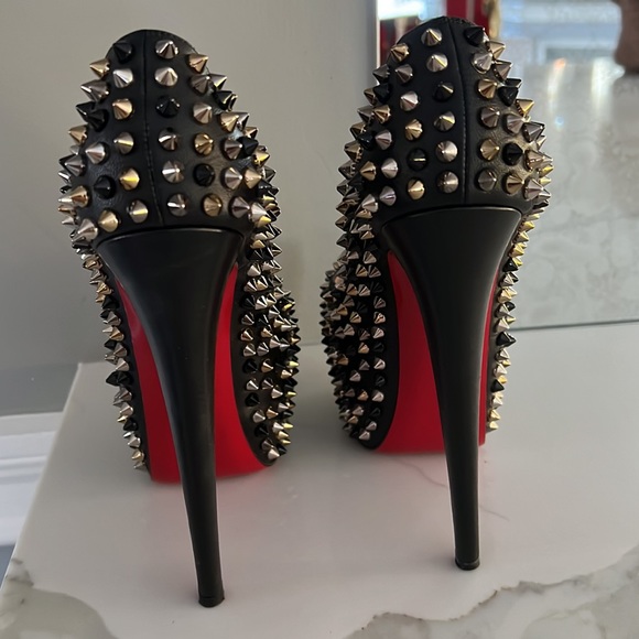 Louboutin - Picture 2 of 4